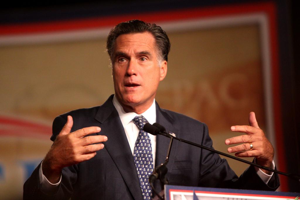 Romney narrowly wins Iowa GOP caucus; Santorum close second
