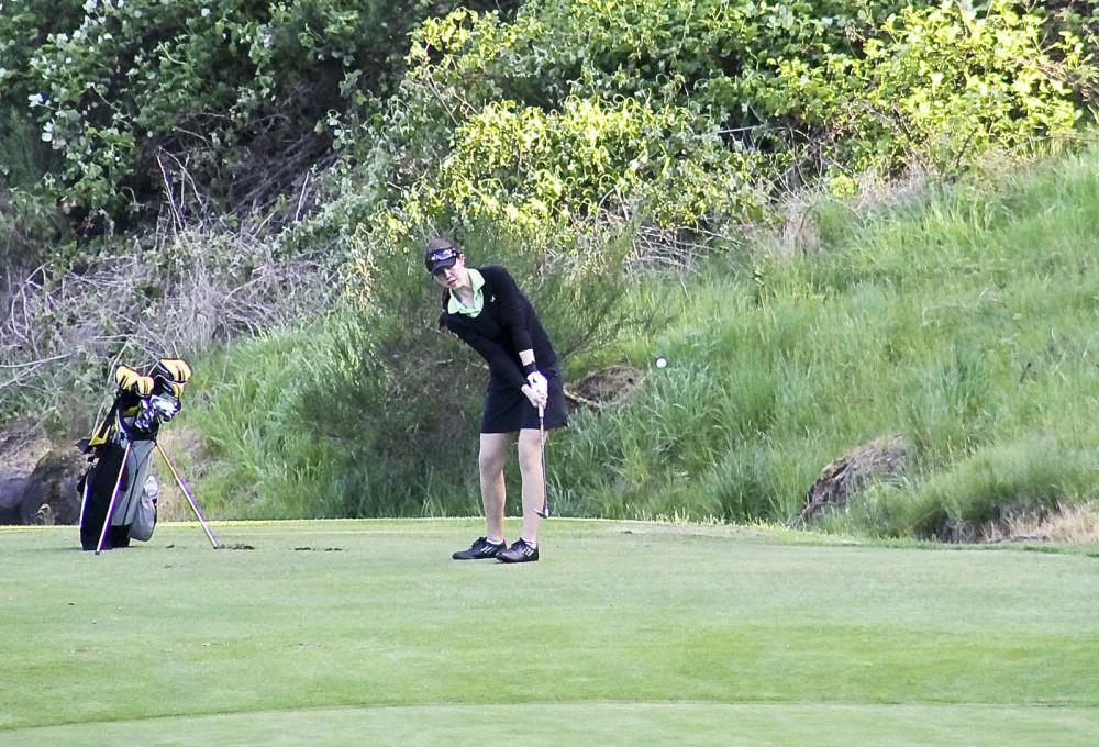 West linn lions girls golf keeps rolling through the competition
