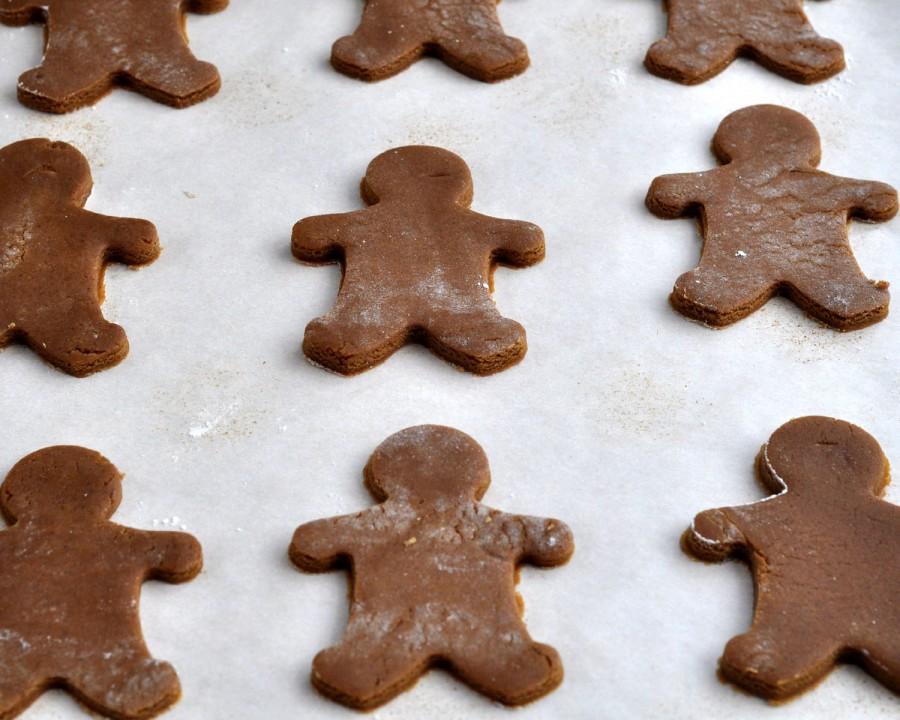 gingerbread men on cookie sheet