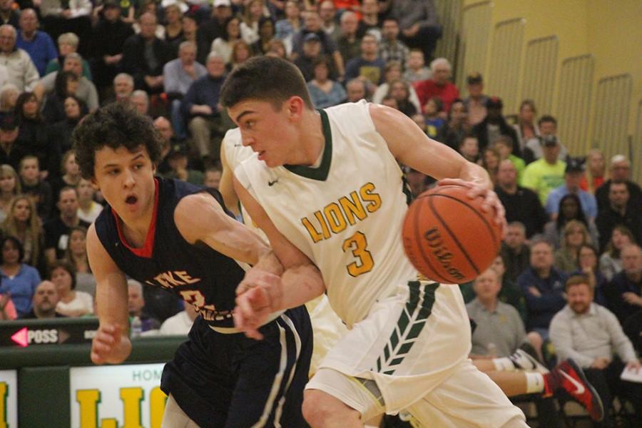 In their Three Rivers League opener, West Linn (7-3, 1-0 TRL) defeated Lake Oswego (4-7, 0-1 TRL) 93-58. Payton Pritchard, senior, led the Lions with 31 points, followed by Tate Hoffman, senior, with 16. West Linn next plays at Sherwood (3-8, 0-1 TRL) Tuesday at 7:15 p.m.