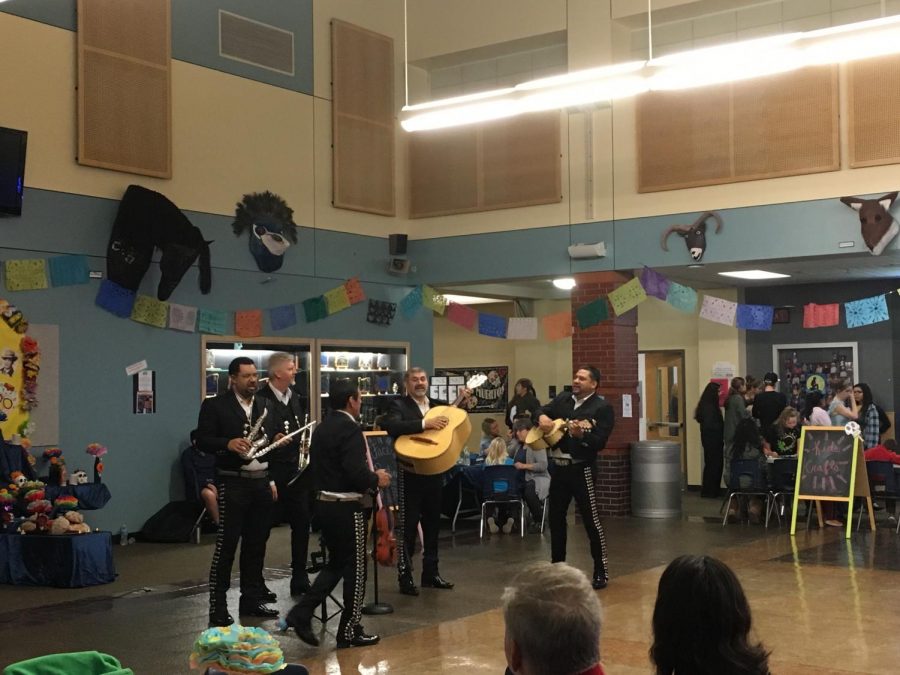 A+mariachi+band+performs+at+the+Dia+de+los+Muertos+celebration+at+Wilsonville+High+School.+The+celebration+had+quite+a+few+students+of+our+own+in+attendance.+