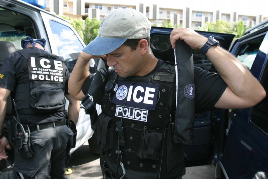 This photo is an example of a identified ICE agent suiting up, likely for a bust. Unlike, the example in the story this man is clearly an ICE agent and is presenting himself as such. The agents refusal to identify themselves is part of the reason the ACLU of Oregon has decided to sue. 