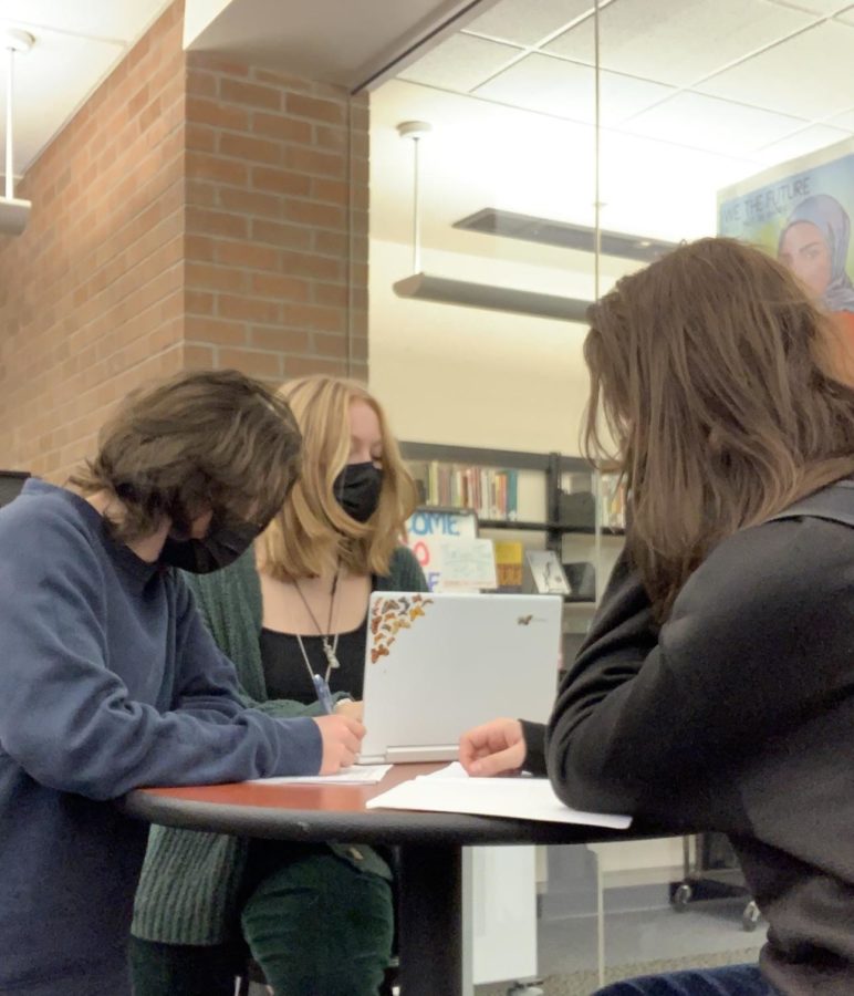 The 2021-2022 Science Fair has begun. Students Sienna Reiner, sophomore; Emily Newton, sophomore; and Dylan Englund, sophomore; are working on their research for their project.
