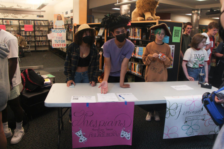 Thespian+leaders+Hailey+Cyphers+and+Evan+McCreary%2C+seniors%2C+donned+hats+for+their+club+sign+up+table.+