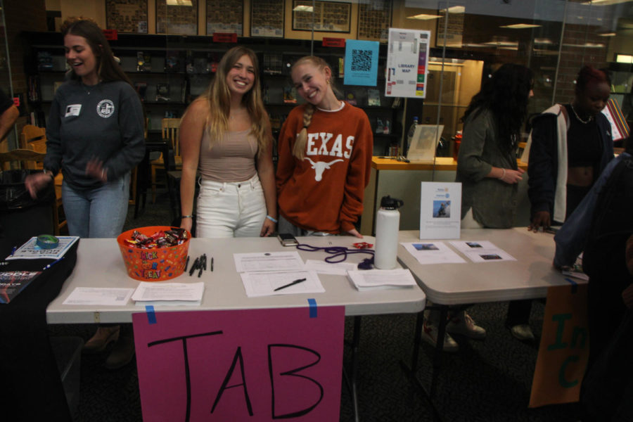 Teen+Advisory+Board+leaders+Lily+Hobi%2C+senior%2C+and+Holly+Pearce%2C+junior%2C+gave+out+candy+at+their+Club+Fair+table.+