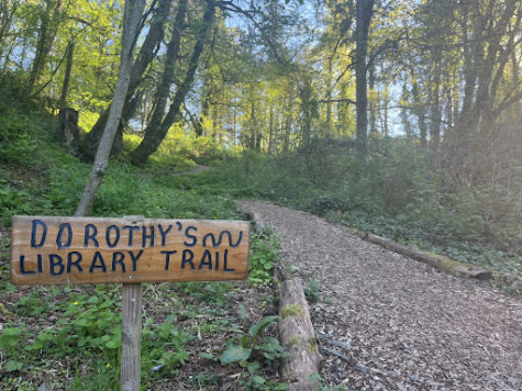 In Maddax Woods, there are two main paths to take. Dorothys Library Trail brings walkers toward the West Linn Library, while the other trail goes along the Willamette River.